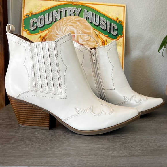 Shoes - Indigo Rd Boots NWOT White Leather Woman’s Size 7.5